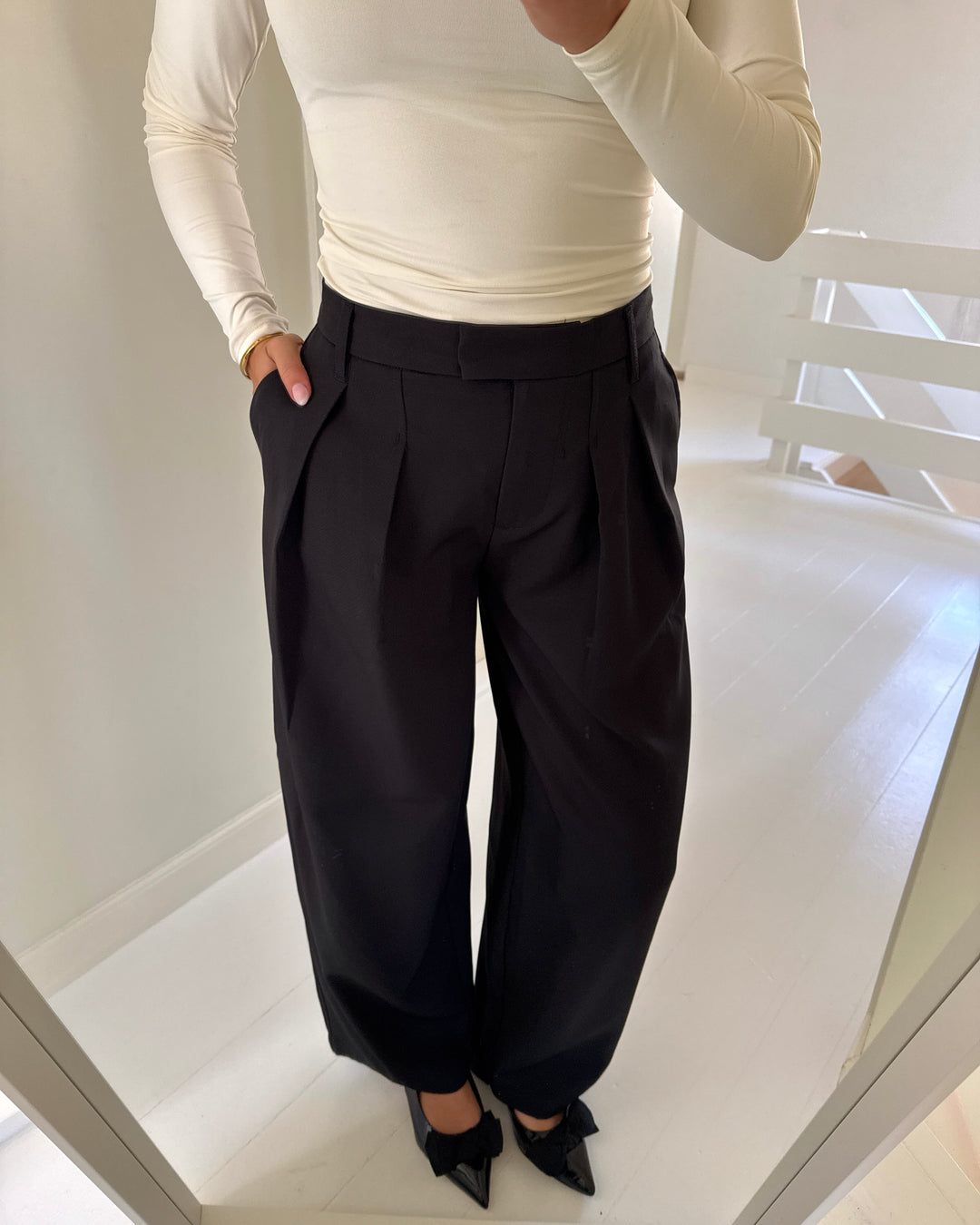 Pieces bukser olivia mw barrel black - FORUDBESTILLING LEV. UGE 39