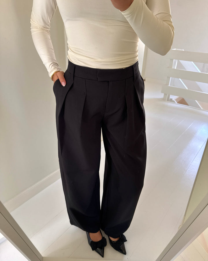 Pieces bukser olivia mw barrel black - FORUDBESTILLING LEV. UGE 39