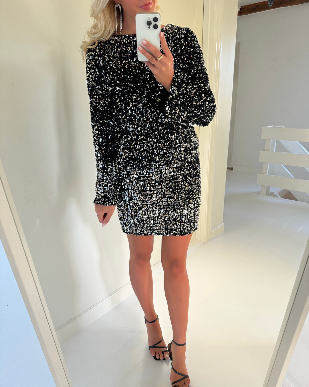 Vero Moda nederdel bella hw short sq black/silver sequins