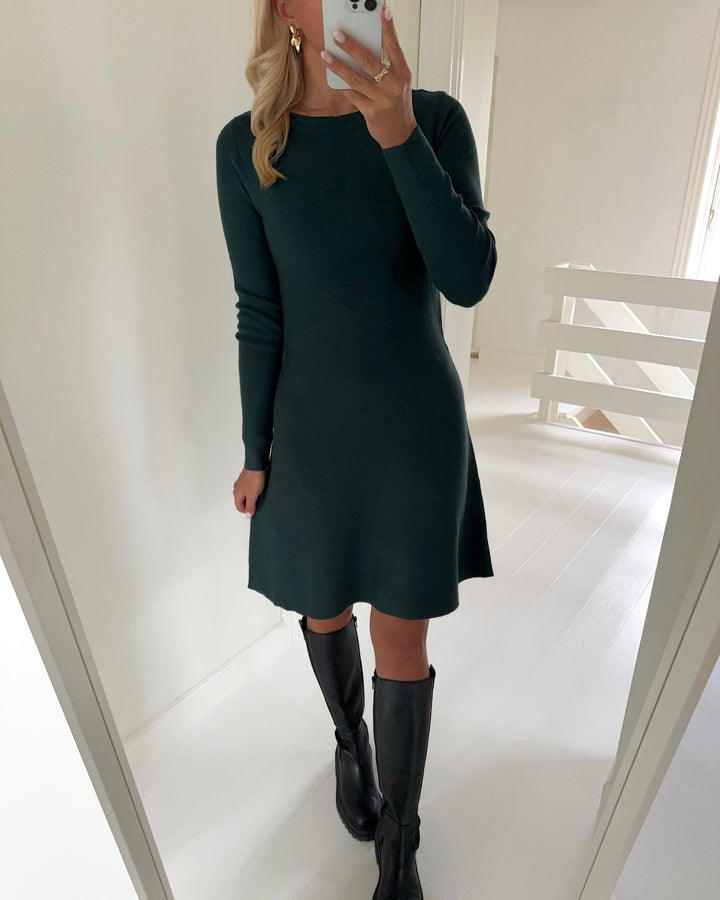 Vero Moda kjole nancy ls boatneck sea moss - FORUDBESTILLING LEV. UGE 49