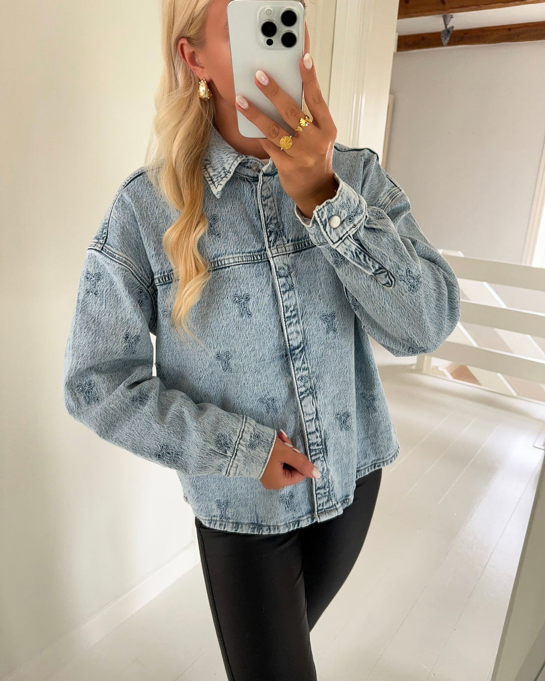 Vero Moda skjorte hayden ls oversized light blue denim/embroidery
