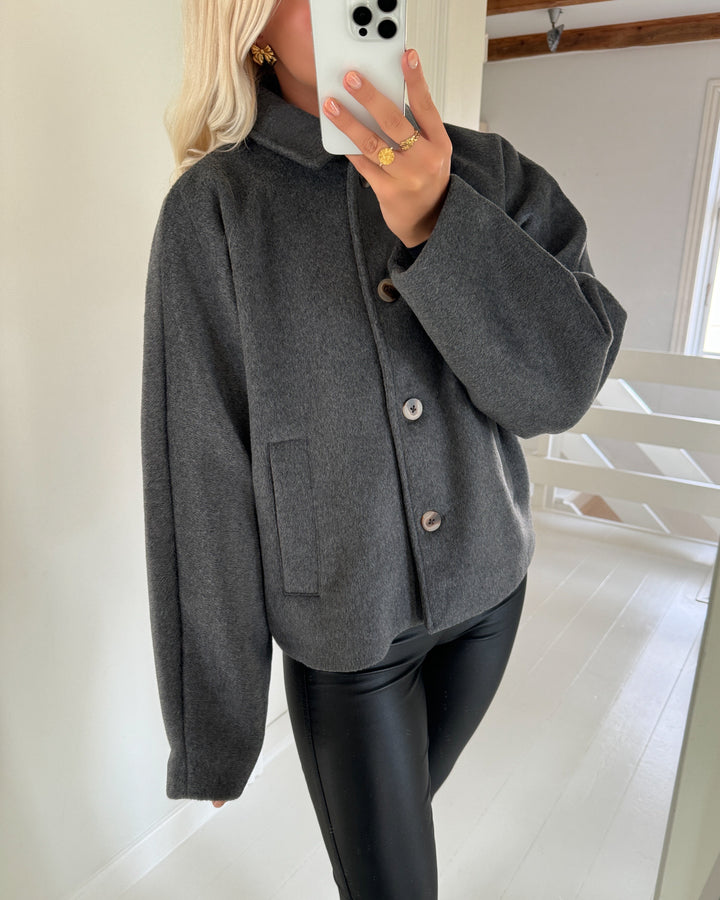 Aware by Vero Moda jakke alice short dark grey melange