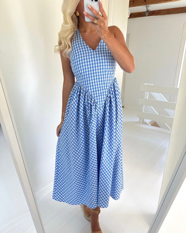 Y.A.S kjole malina halterneck long cornflower blue w. white checks