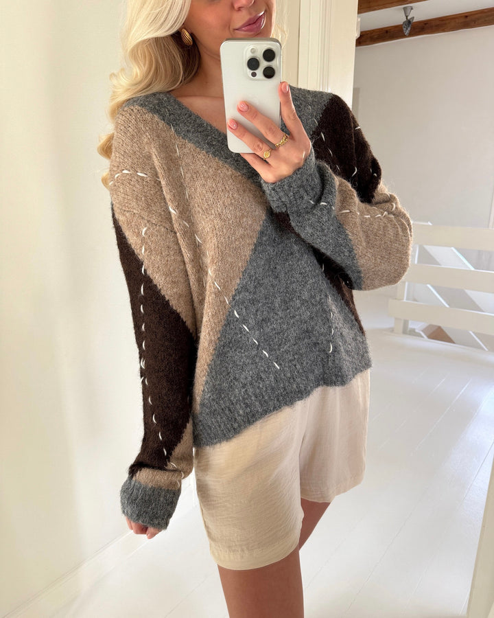 Vero Moda striktrøje bliss ls v-neck medium grey melange w. chocolate torte + silver mink + birch