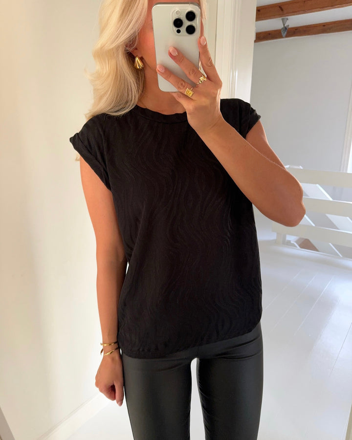 Sister's Point top low-400 black