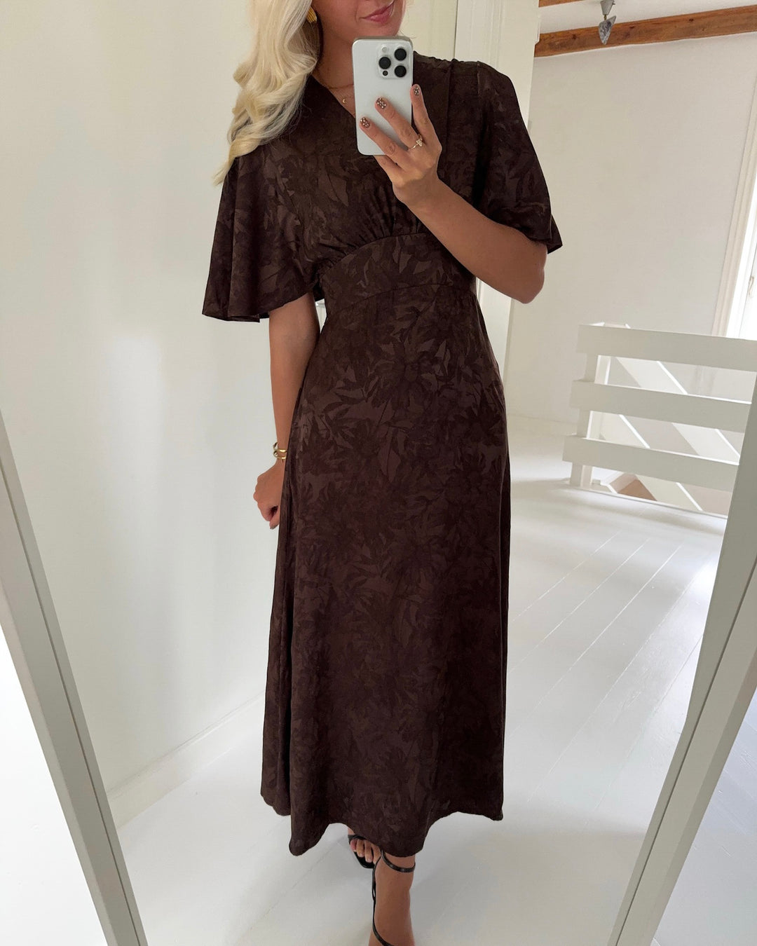 Sister's Point kjole gisela-dr23 brown flower - FORUDBESTILLING LEV. UGE 45