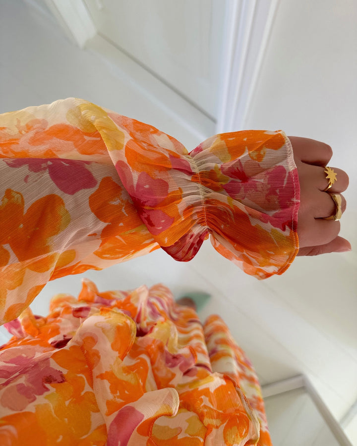 Pieces kjole clara ls long v-neck wvn d2d cloud dancer/orange yellow/pink flowers - FORUDBESTILLING LEV. UGE 24