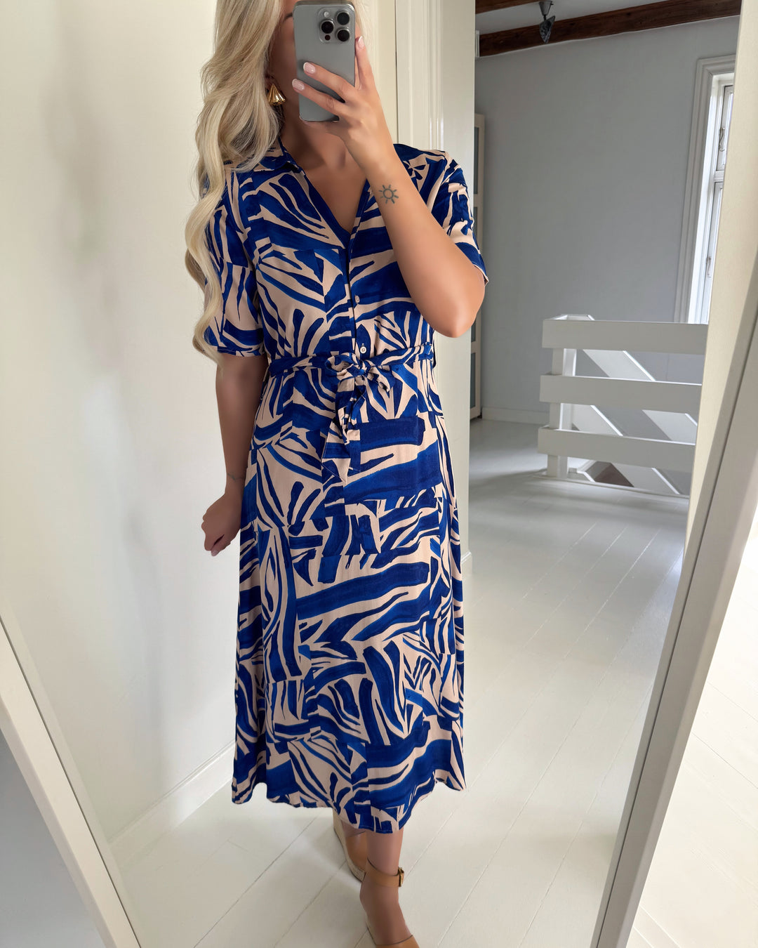 JDY kjole starsezen life 2/4 midi novelle peach/dazzling blue abstract