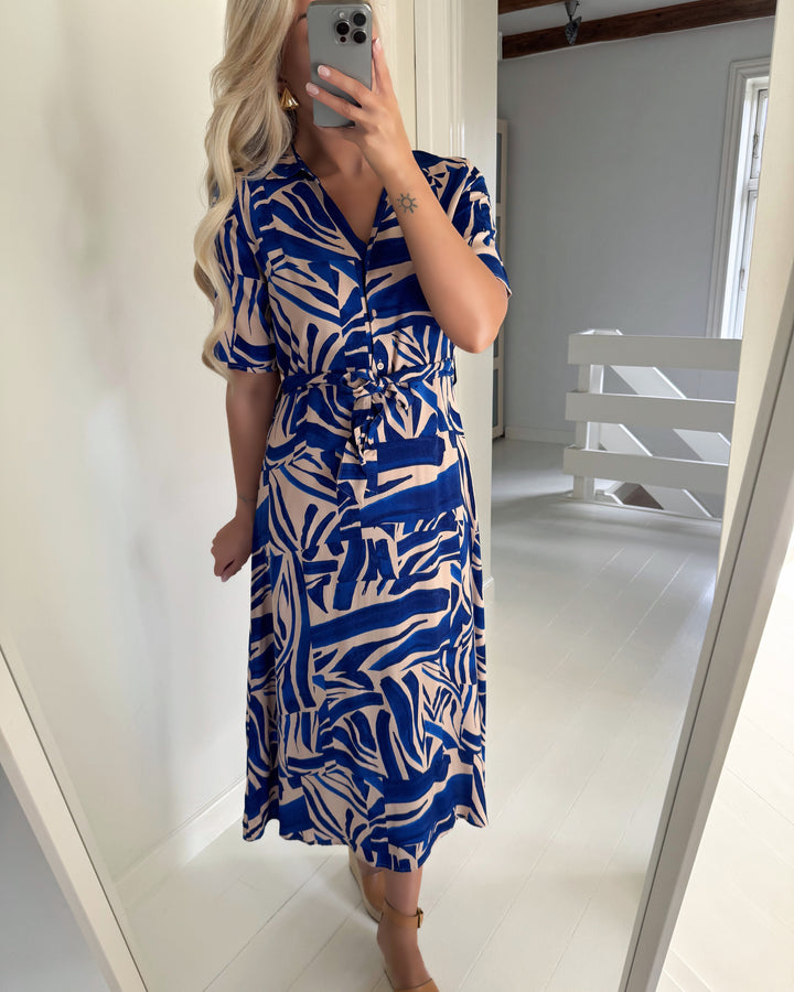 JDY kjole starsezen life 2/4 midi novelle peach/dazzling blue abstract