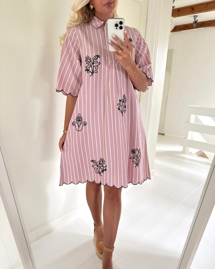 Sister's Point kjole edina-dr2 mauve stripes