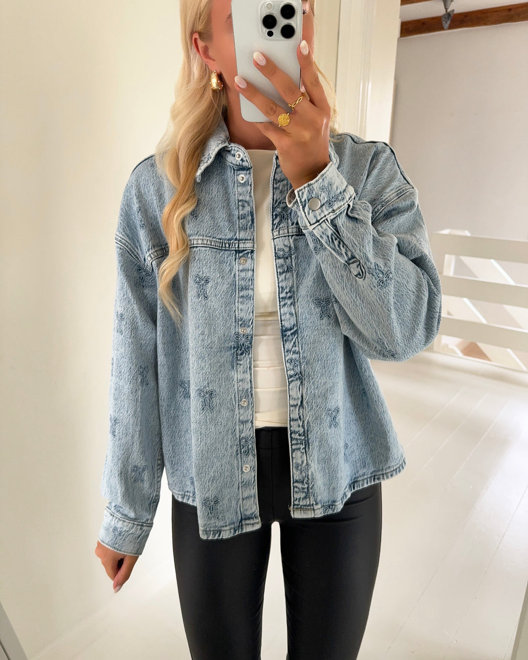 Vero Moda skjorte hayden ls oversized light blue denim/embroidery