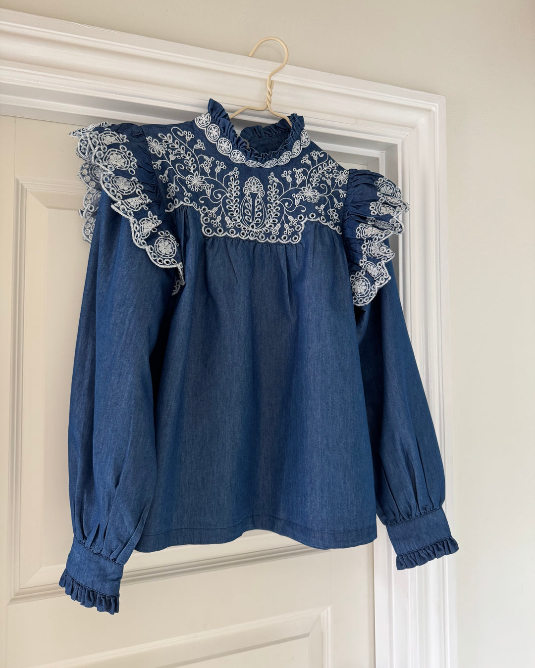 Love&Divine bluse love1294 denim/cream - FORUDBESTILLING LEV. UGE 34