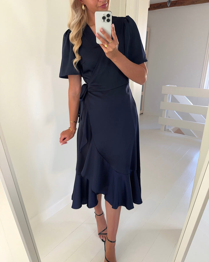 Y.A.S kjole thea 2/4 midi wrap evening blue - FORUDBESTILLING LEV. UGE 35