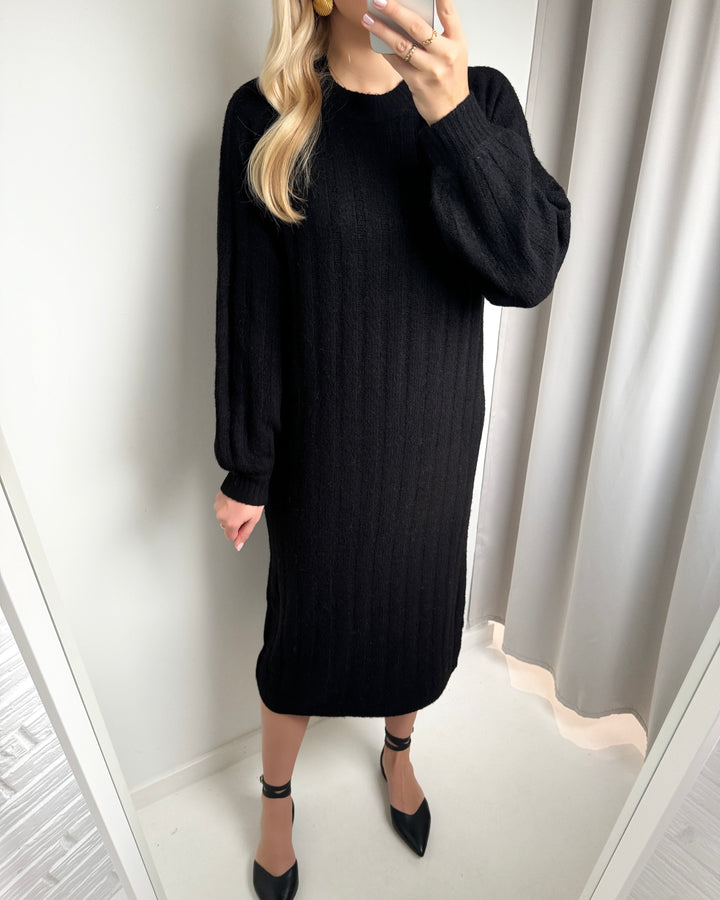 Pieces kjole maggy ls knit black - FORUDBESTILLING LEV. UGE 51