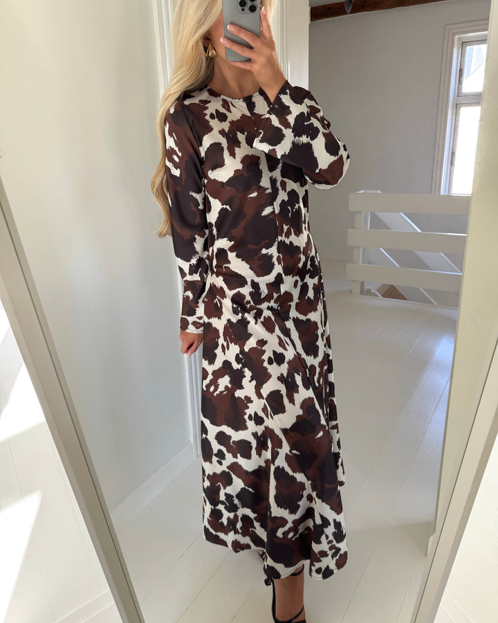 Y.A.S kjole pella ls long star white/cow print