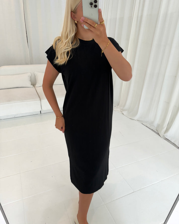 Aware by Vero Moda kjole phoenixy cap sleeve calf black