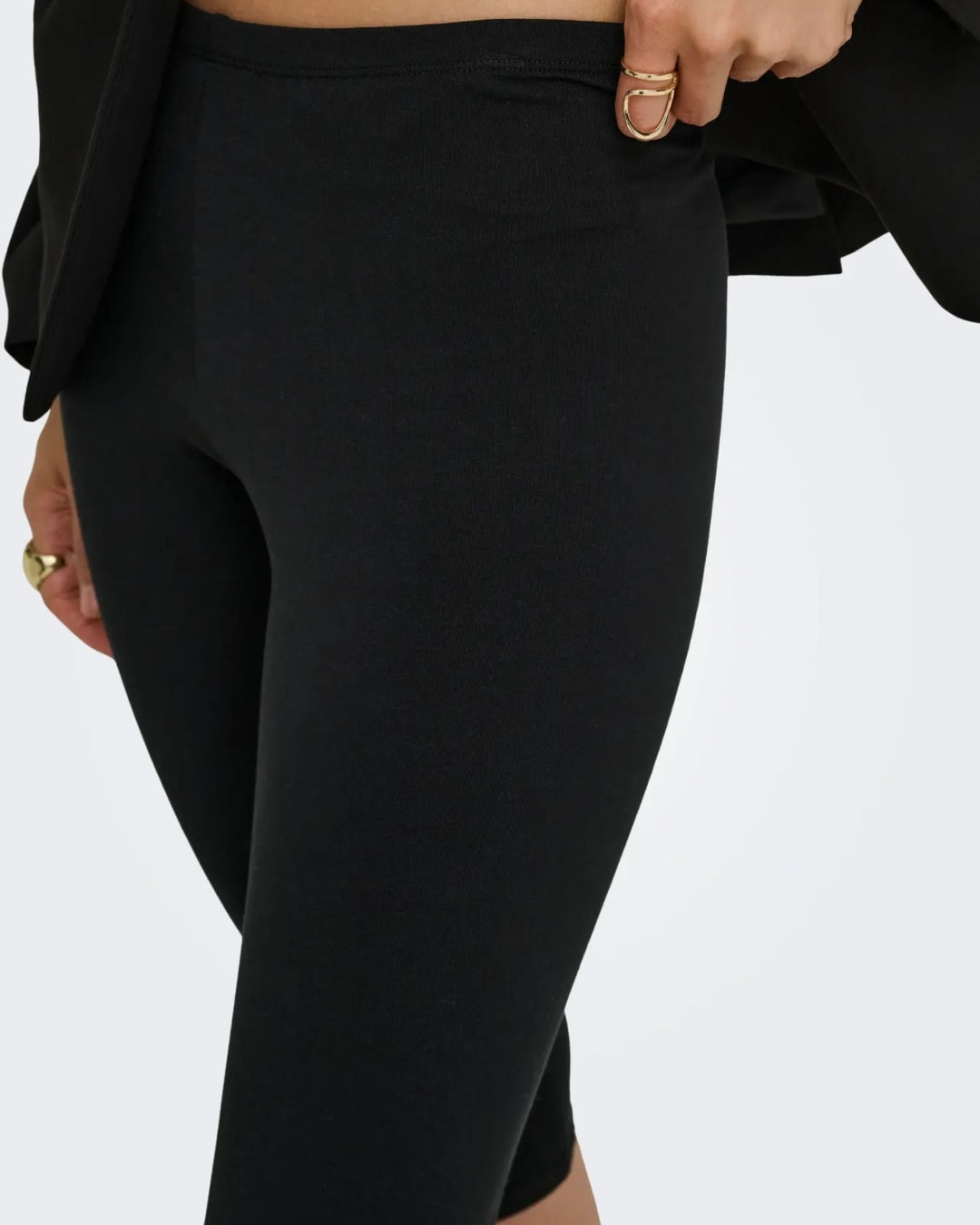 Only capri live love black