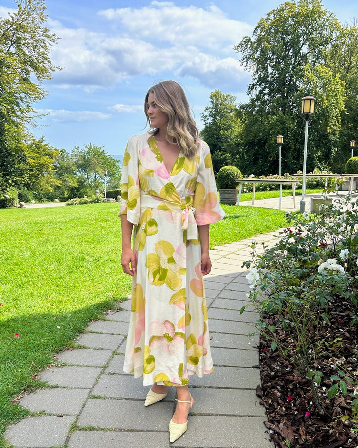 Y.A.S kjole marga 3/4 wrap long pristine marga aop - FORUDBESTILLING LEV. UGE 14