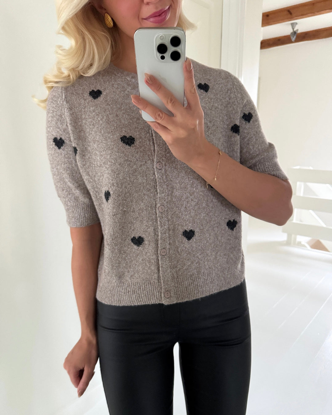 Vero Moda cardigan doffy intarsia 2/4 o-neck moon rock/w. black hearts