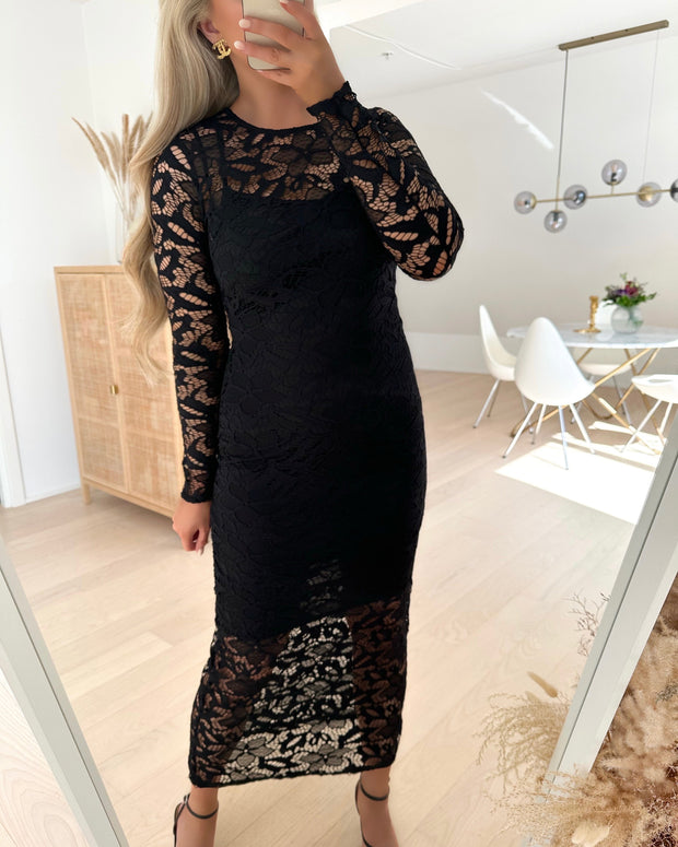 Delia dress black