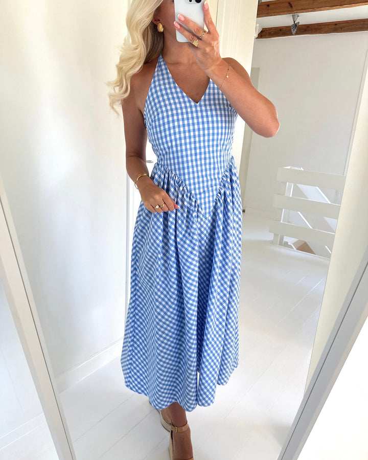 Y.A.S kjole malina halterneck long cornflower blue w. white checks