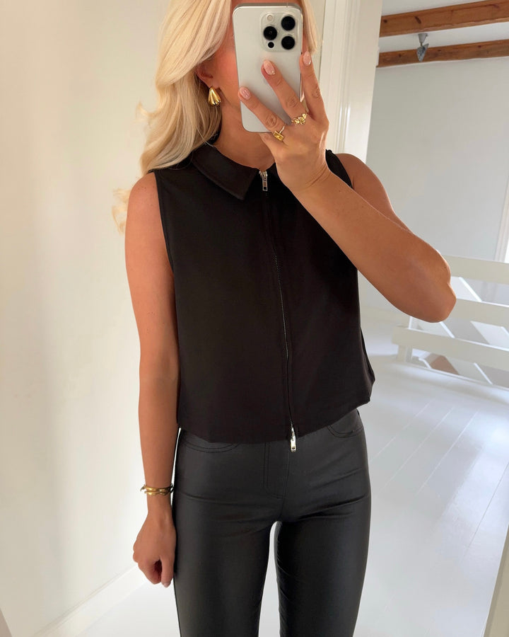 Sister's Point vest guza-ve1 black