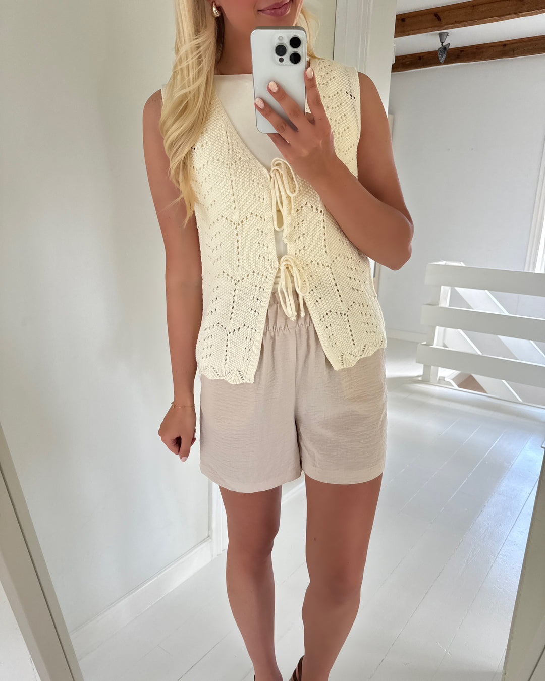 Moves top daphne ivory