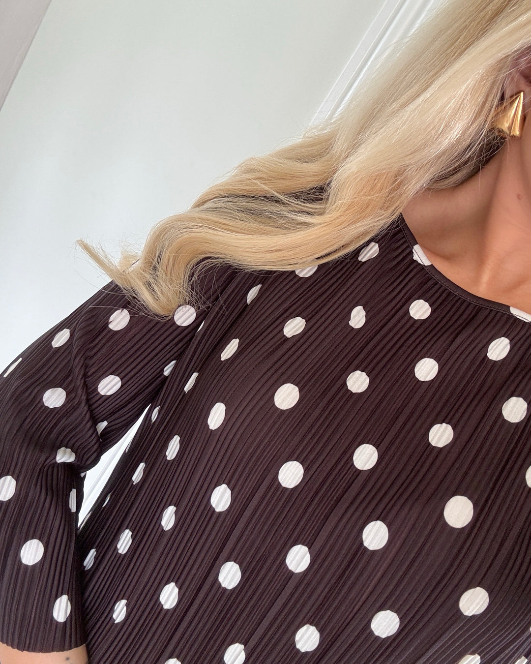 Vero Moda kjole kendal calf plisse chocolate torte/white dots