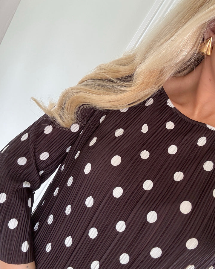 Vero Moda kjole kendal calf plisse chocolate torte/white dots