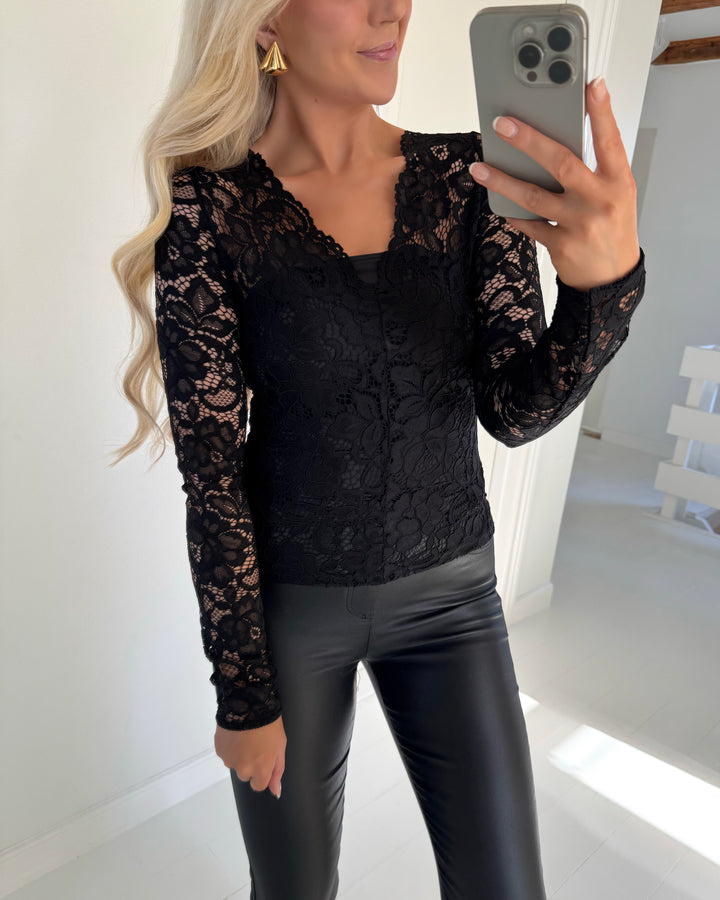 Y.A.S bluse lacey ls v-neck lace black