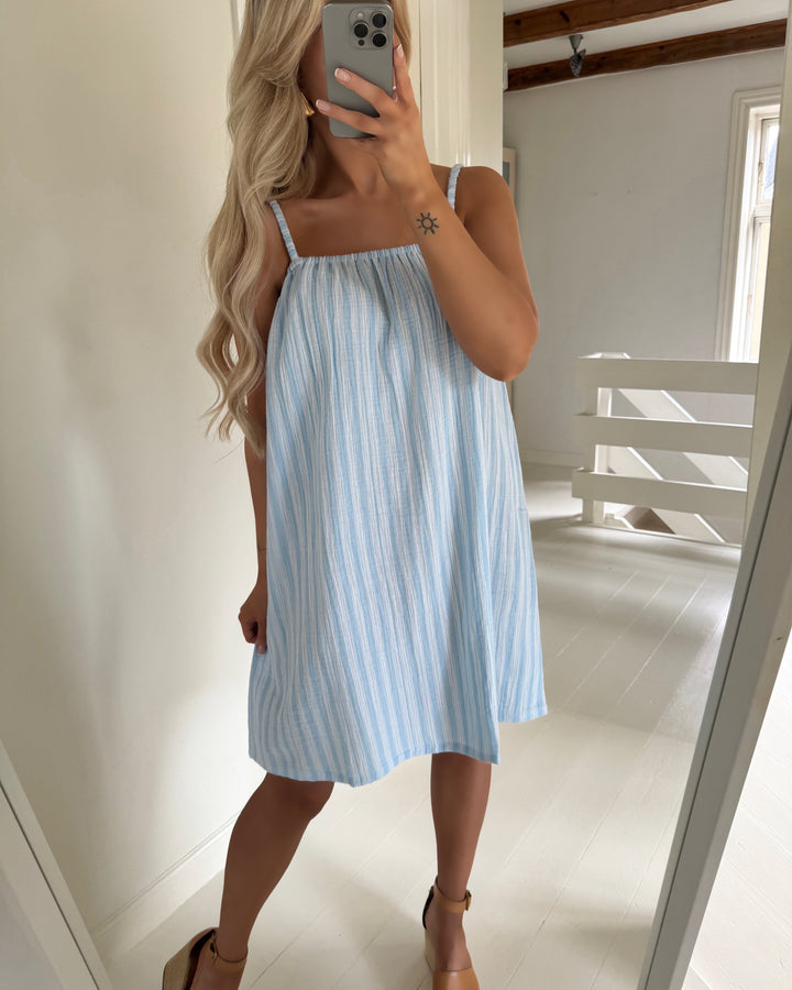 Vero Moda kjole nanna short singlet airy blue/snow white