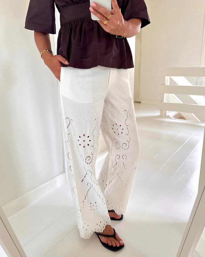 Vero Moda bukser lyng mw wide broderi anglaise snow white