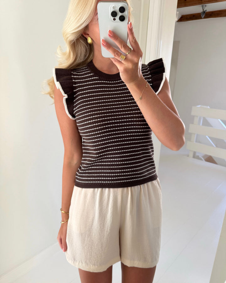 JDY top carice sl frill knit chocolate brown w. cloud dancer structure