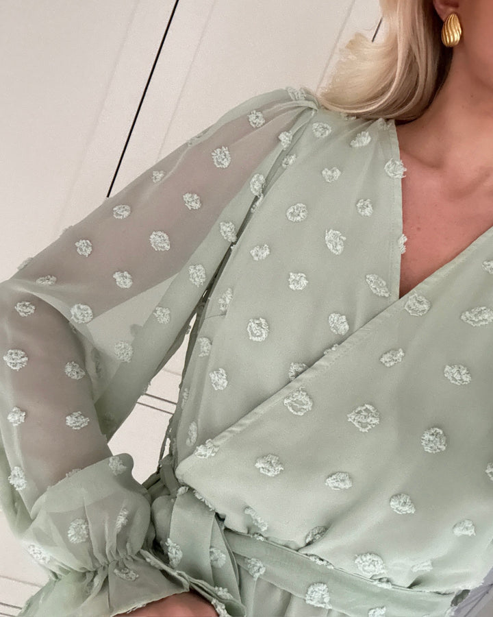 Y.A.S kjole dottie ls wrap surf spray