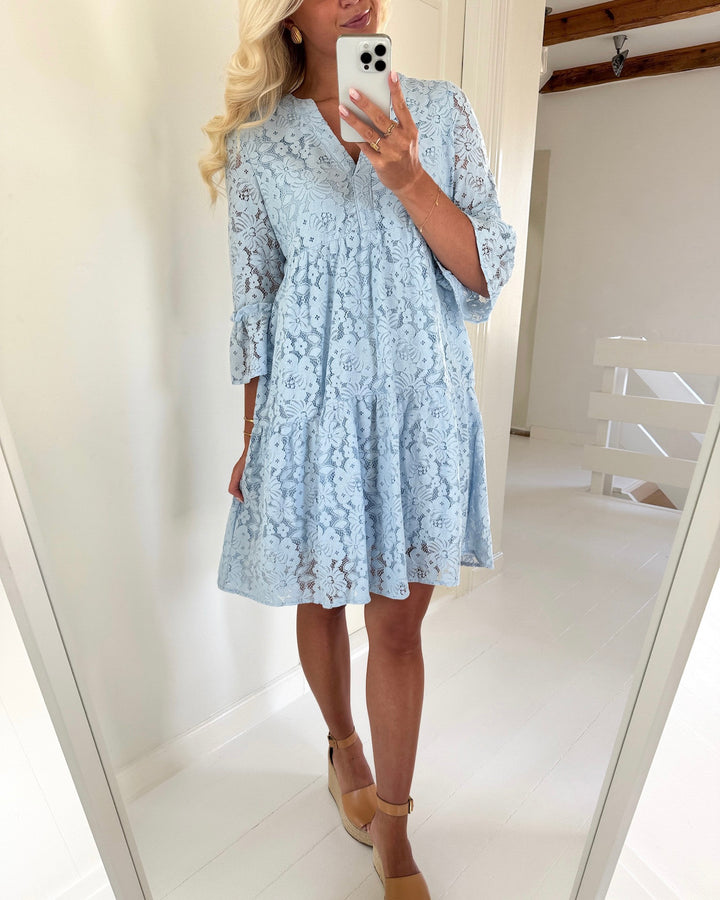 Vero Moda kjole honey lace 3/4 v-neck cashmere blue/flower lace