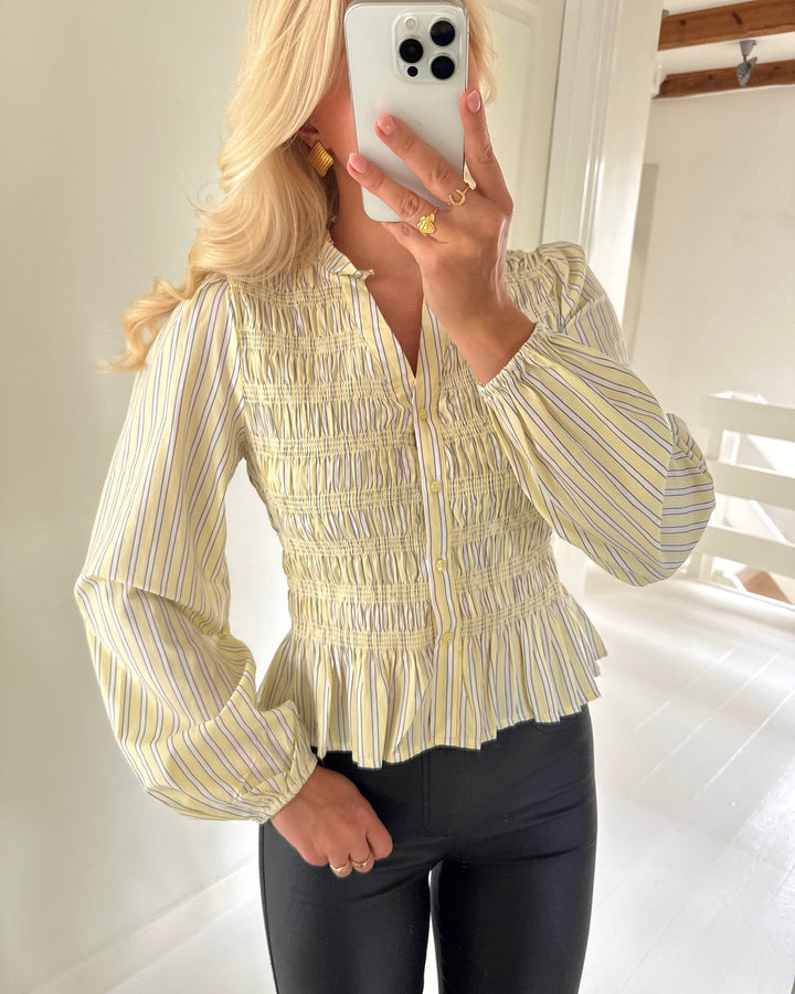 Vero Moda bluse emery ls v-neck smock pale banana navy blazer