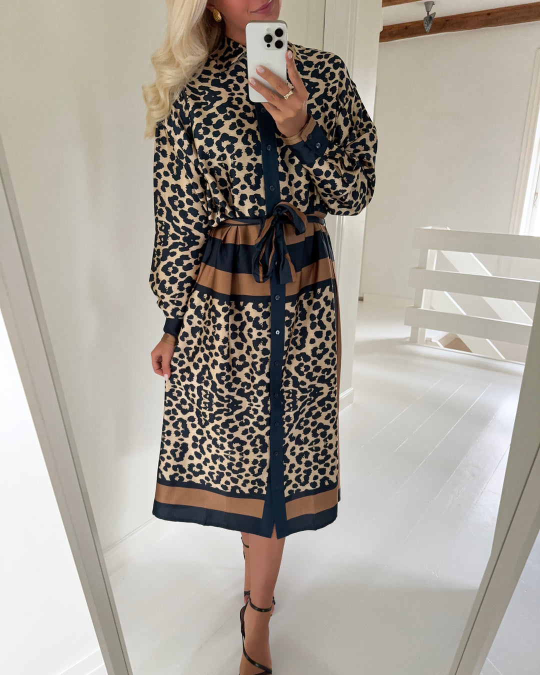 Love&Divine kjole love1394 navy leo