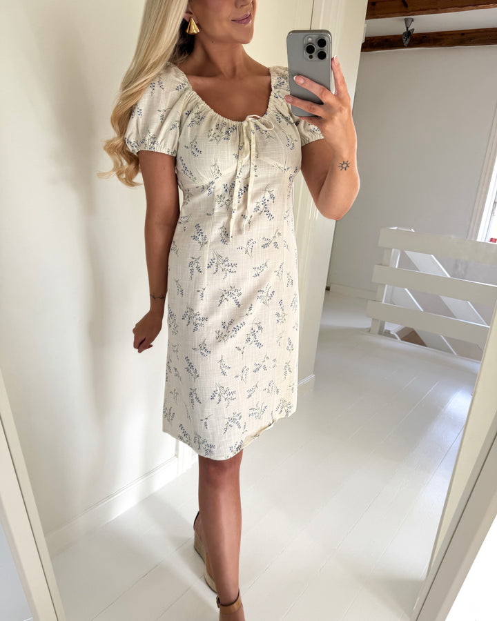 Only kjole lyrida ss tie detail bright white/wild bundles