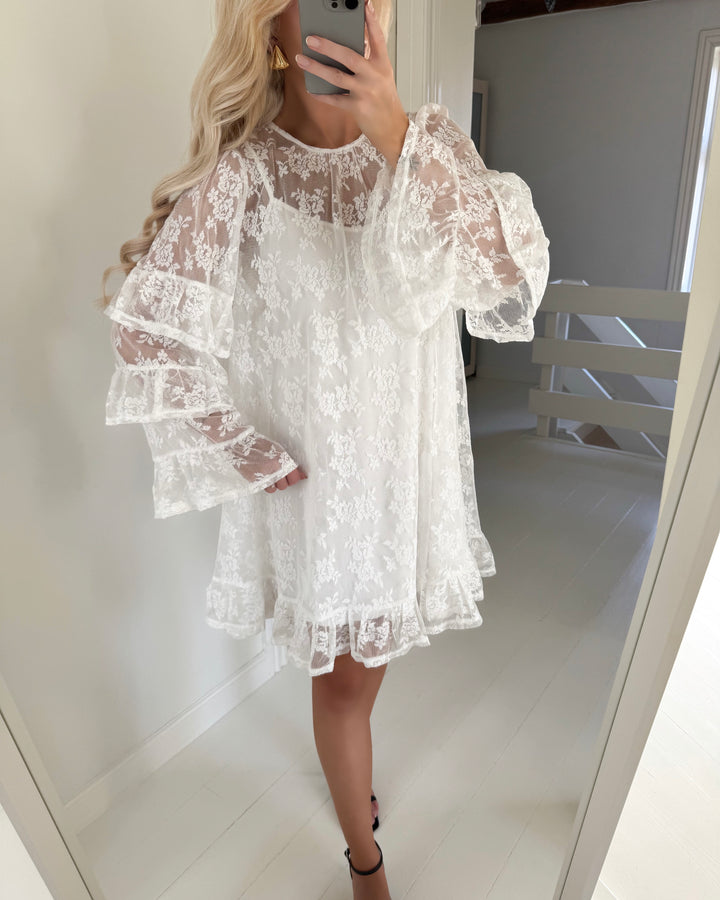 Vero Moda kjole celine l/s short lace jrs exp cloud dancer