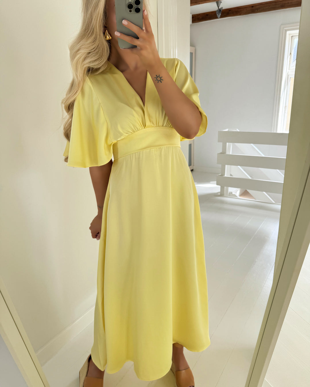 Sister's Point kjole gisela-dr light yellow - FORUDBESTILLING LEV. UGE 24