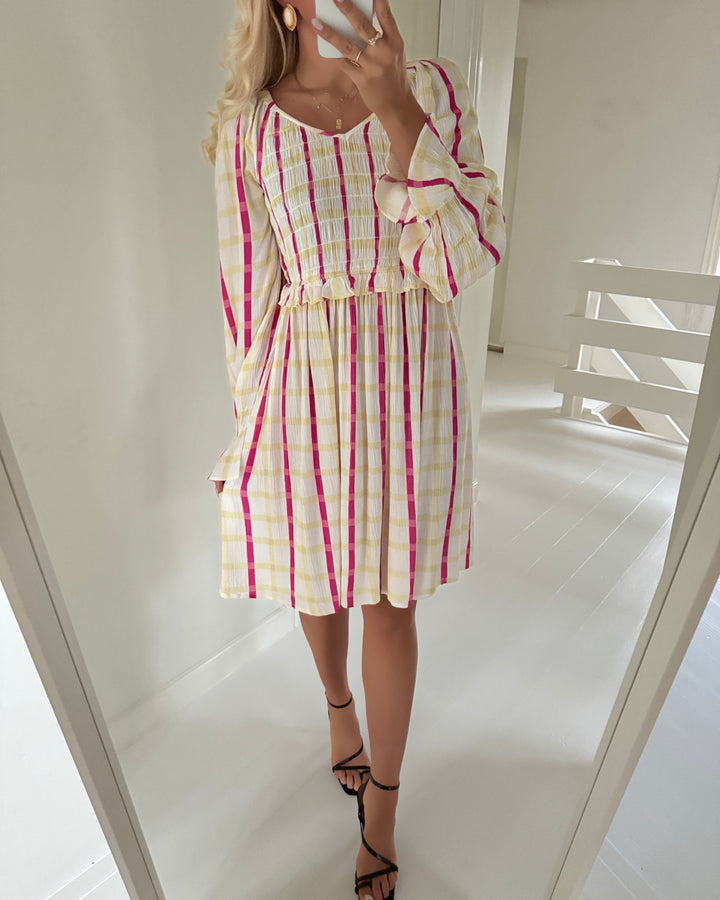 Y.A.S kjole meza ls smock star white/w. pink/yellow check