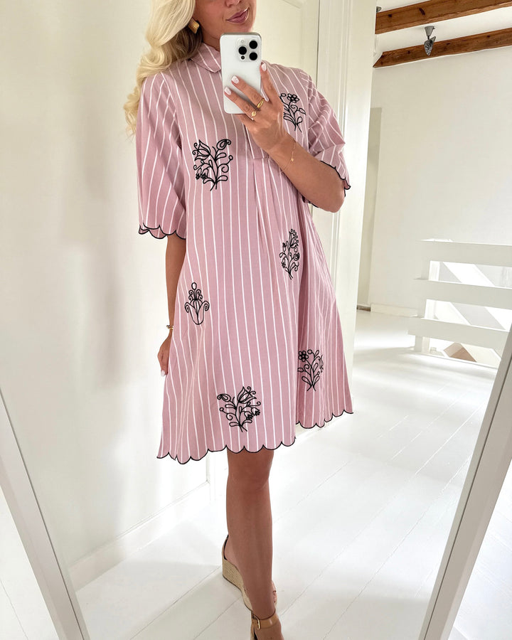 Sister's Point kjole edina-dr2 mauve stripes