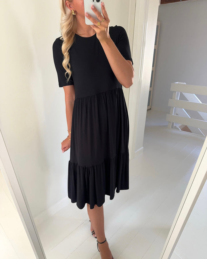 Vero Moda kjole mitsi 2/4 o-neck calf jrs black - FORUDBESTILLING LEV. UGE 35