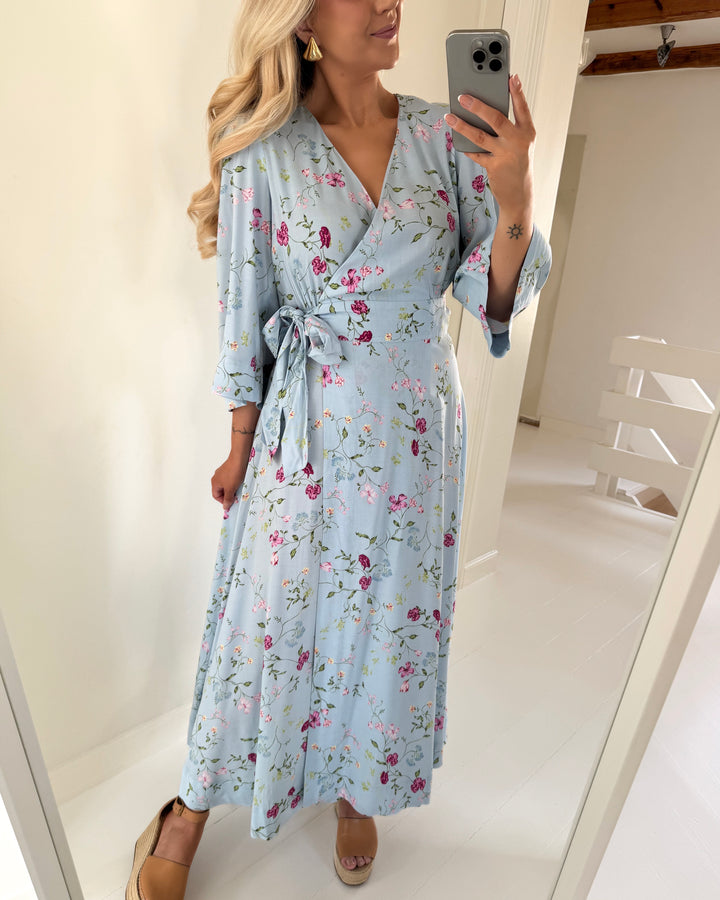 Y.A.S kjole savanna 3/4 wrap long skyway botalia - FORUDBESTILLING LEV. UGE 17/18