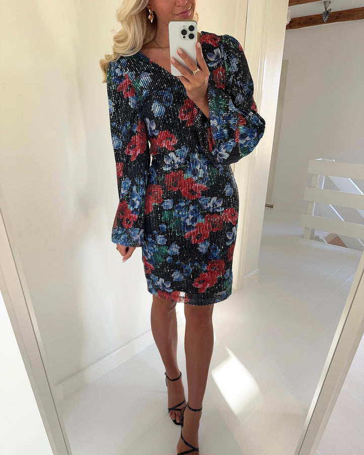 Y.A.S kjole poera ls sequin black poera print - FORUDBESTILLING LEV. UGE 48
