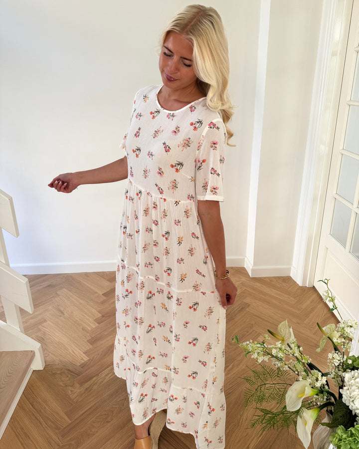 Pieces kjole evie ss ankle bright white/new flower