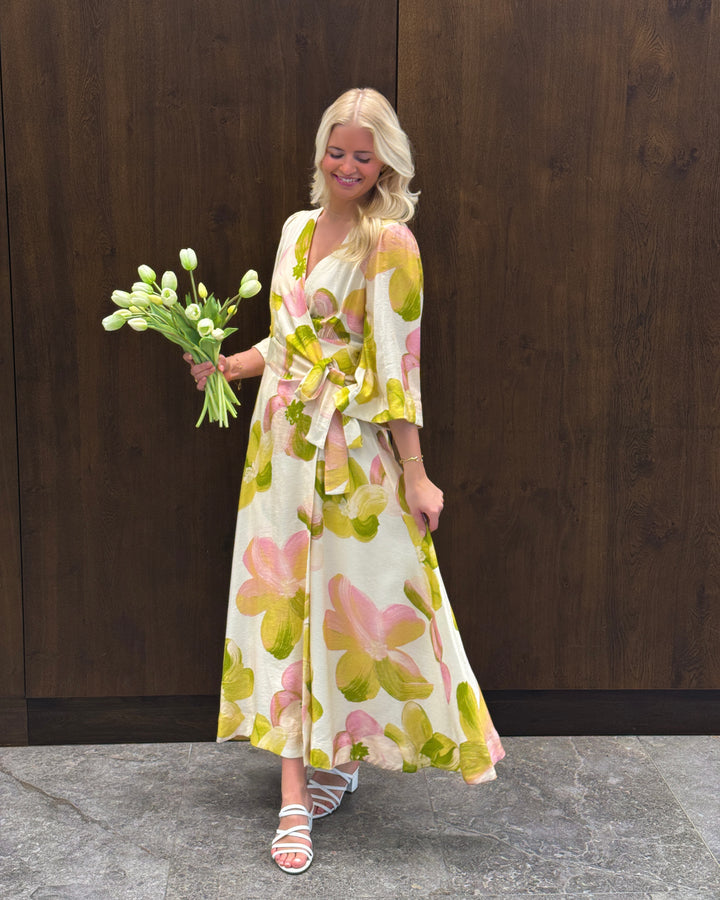 Y.A.S kjole marga 3/4 wrap long pristine marga aop - FORUDBESTILLING LEV. UGE 14