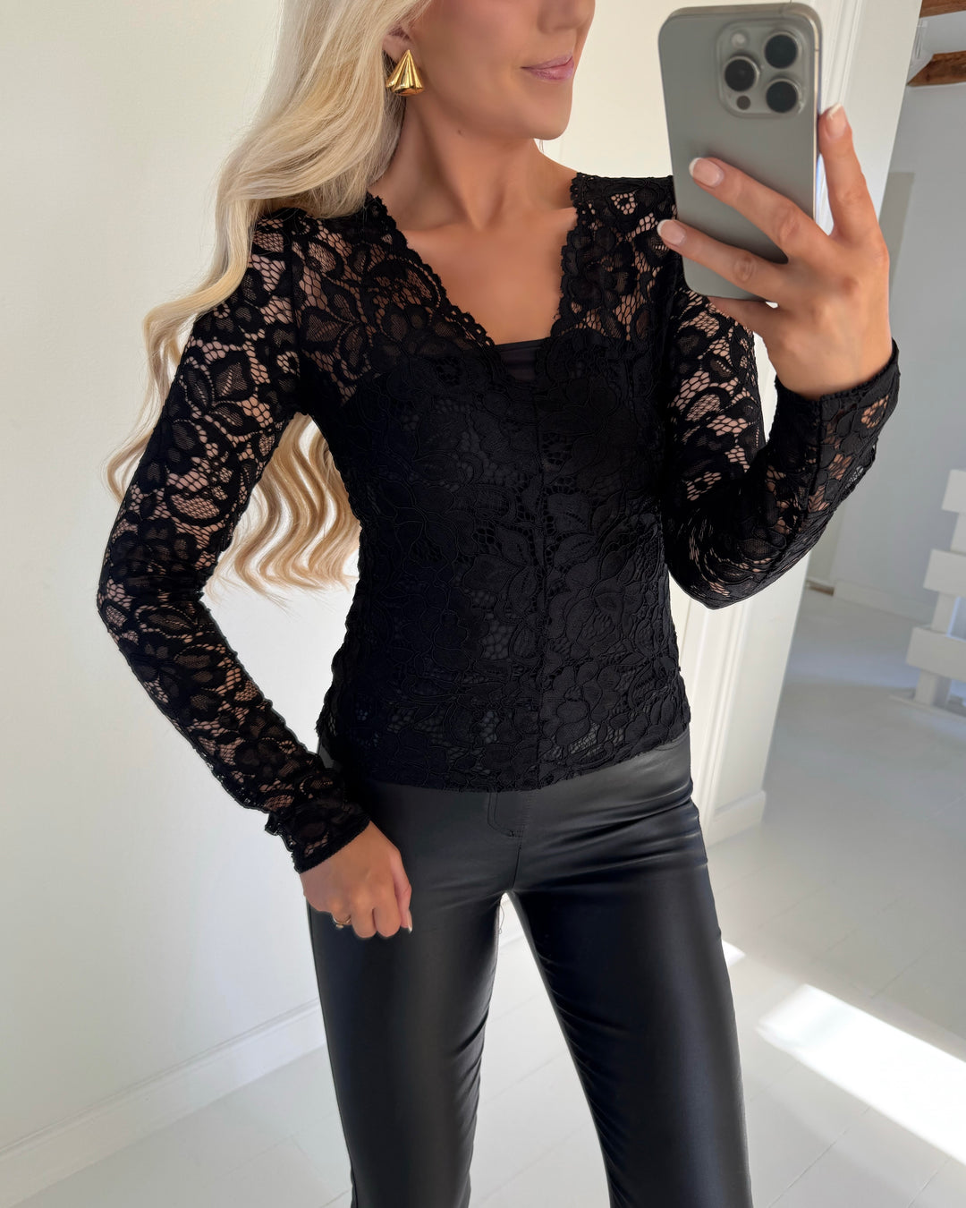 Y.A.S bluse lacey ls v-neck lace black