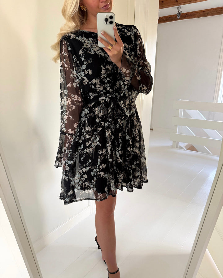 Sister's Point kjole umana-dr black/flower