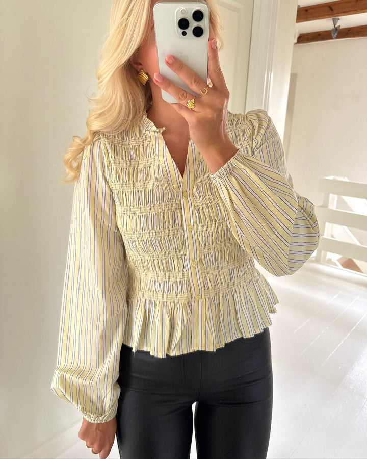 Vero Moda bluse emery ls v-neck smock pale banana navy blazer